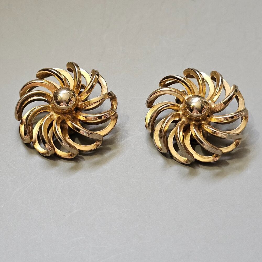 Pinwheel Swirl Earrings Clip On Goldtone Abstract Flower Vintage